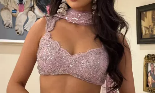 Janhvi Kapoor adds grace to every frame