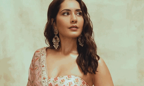 చీరకట్టులో మరింత అందంగా మారిన రాశిఖన్నా!