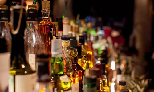 కల్తీ లిక్కర్ : వైసీపీ వైపు టర్నింగ్ ఇచ్చుకుందిగా !