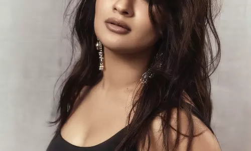 Avneet Kaur Nails The Style In Latest Pics