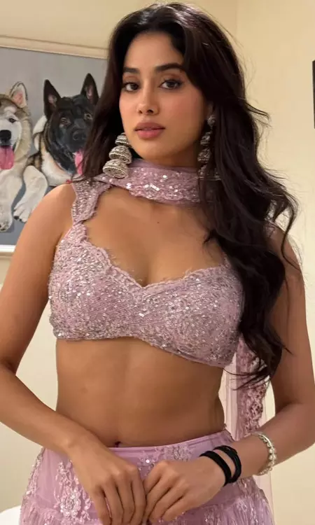 Janhvi Kapoor adds grace to every frame
