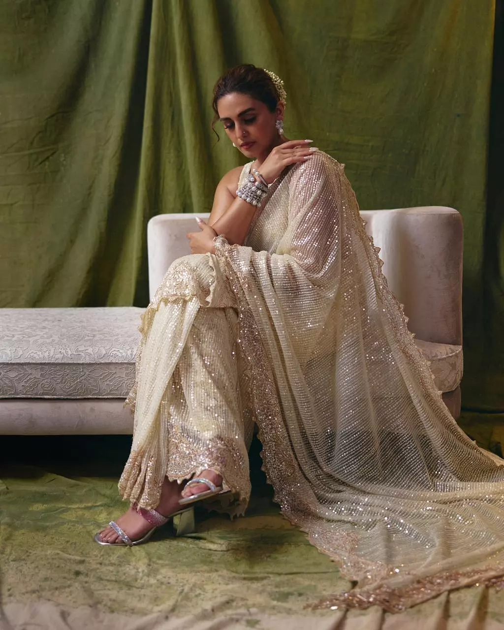 Huma Qureshi Shines in Elegant White Saree at Filmfare Night