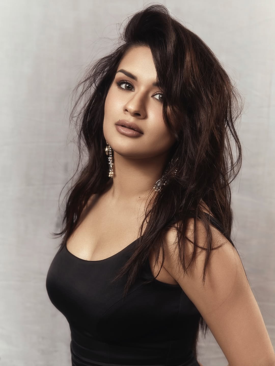 Avneet Kaur Nails The Style In Latest Pics