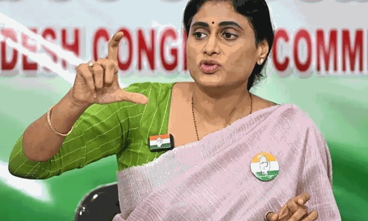 షర్మిల సైలెంట్ వెనక రీజన్ అదేనా ? షర్మిల సైలెంట్ వెనక రీజన్ అదేనా ?