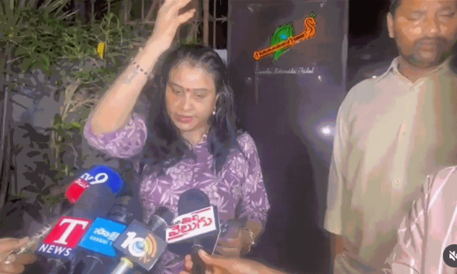 మంత్రి ఇంటికి మ‌ఫ్టీలో పోలీసులు.. చినికిచినికి కొండంత వివాదం?