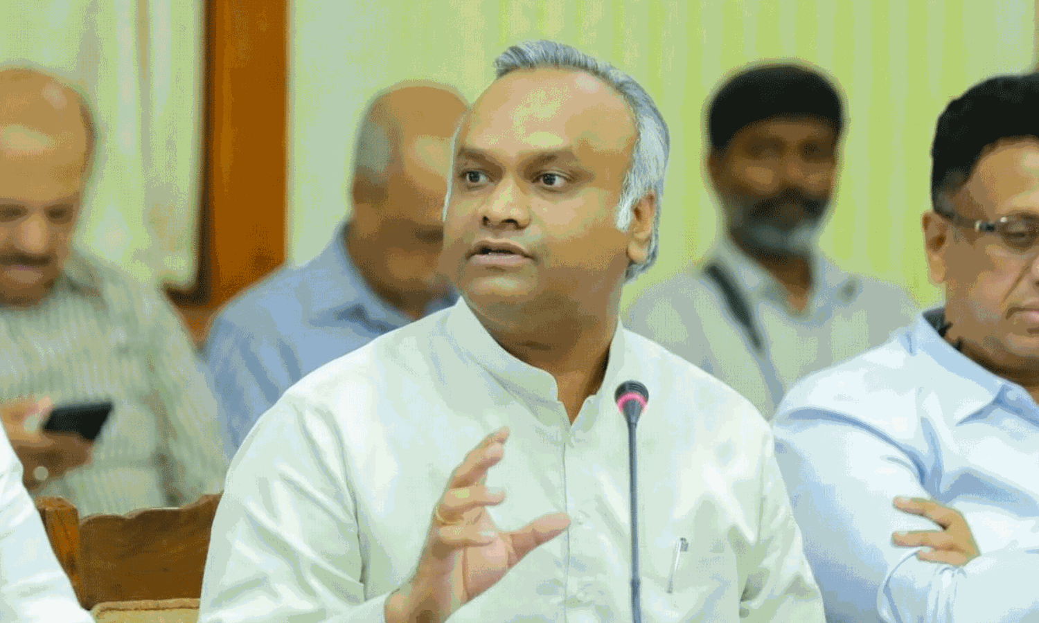 ఏపీకి గూగుల్ అందుకే వెళ్లింది... కర్ణాటక మంత్రి వ్యాఖ్యలు! ఏపీకి గూగుల్ అందుకే వెళ్లింది... కర్ణాటక మంత్రి వ్యాఖ్యలు!