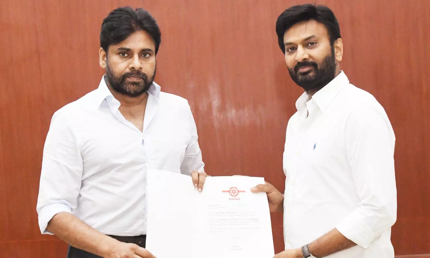 పిక్ ఆఫ్ ది డే.. పవన్ ను కలిసిన నిర్మాత రామ్.. కారణం?