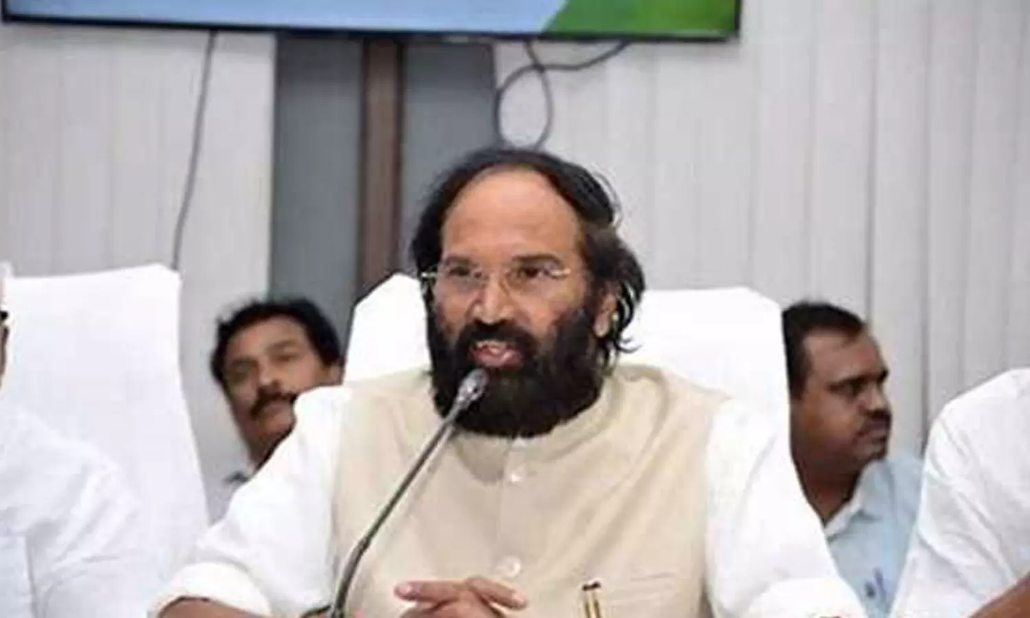 తెలంగాణ రాజకీయాల్లో డెక్కన్ సిమెంట్స్ భూ వివాదం: అసలేం జరుగుతోంది? తెలంగాణ రాజకీయాల్లో డెక్కన్ సిమెంట్స్ భూ వివాదం: అసలేం జరుగుతోంది?