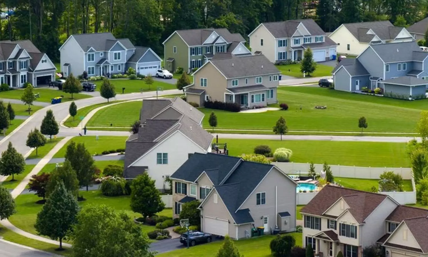 అమెరికా హౌసింగ్ మార్కెట్ నుండి  H-1B వీసా హోల్డర్లు ఔట్