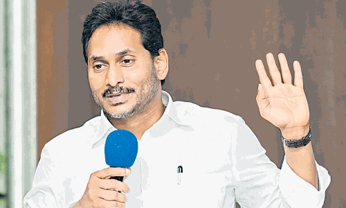 ఫోన్ నంబర్ ఇవ్వలేదా? వైఎస్ జగన్‌ విదేశీ పర్యటనపై పెద్ద వివాదం