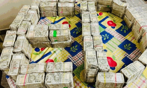 సినిమాల్లో పెట్టుబడులు పెడుతున్న ఎక్సైజ్ అధికారి!.. ఆస్తులు చూస్తే షాకే!