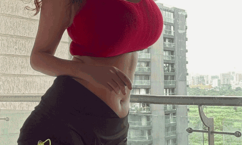 Confidence in Every Curve – Anveshi Jain’s Power Pose