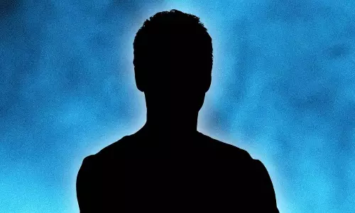 దర్శకుడి విమర్శలకు యంగ్‌ హీరో కౌంటర్‌