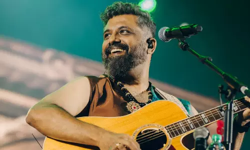 50 ఏళ్ల వయసులో రెండో పెళ్లికి సిద్ధమవుతున్న స్టార్ సింగర్.. అమ్మాయి బ్యాక్ గ్రౌండ్ ఇదే!