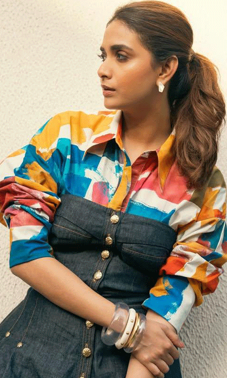 Golden Hour Glow: Keerthy Sureshs Timeless Pose