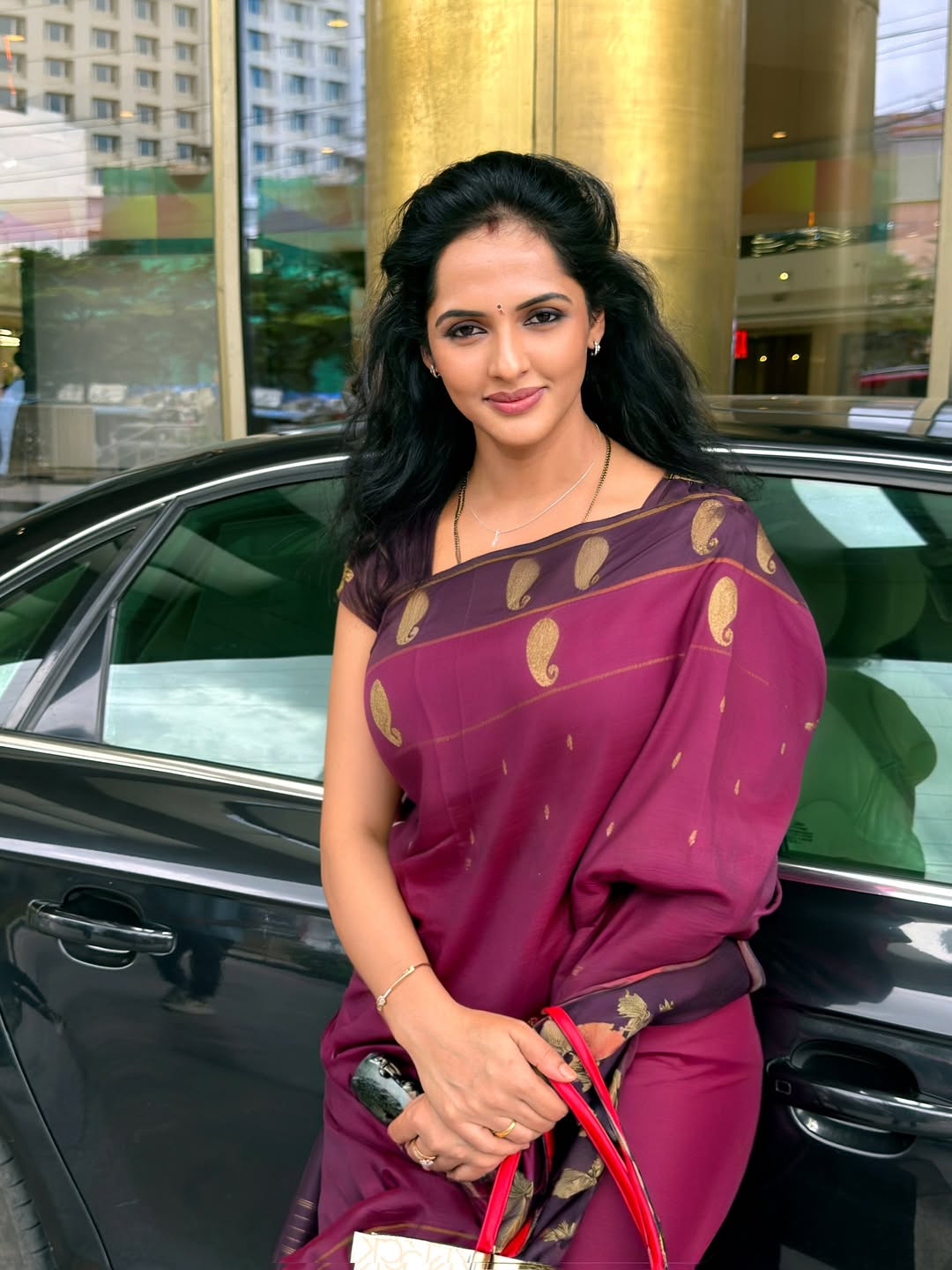 Sarees Always Make Girls Look Graceful – Jyothi Poorvaj Proves It Again