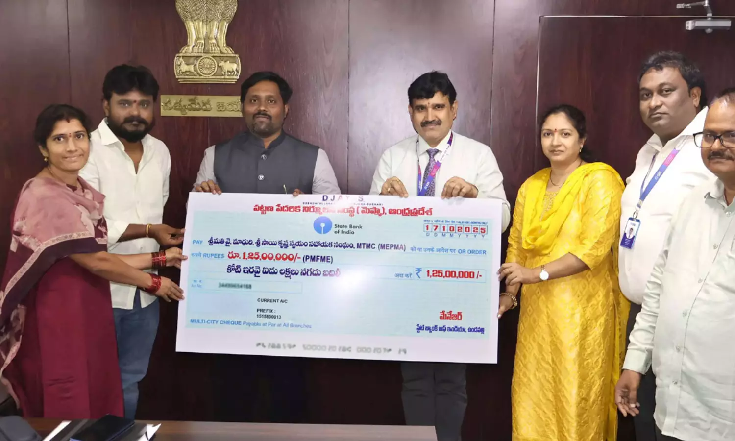 డ్వాక్రా మహిళకు రూ.1.25 కోట్ల రుణం.. తెలుగు రాష్ట్రాల చరిత్రలో ఇదే అత్యధికం!