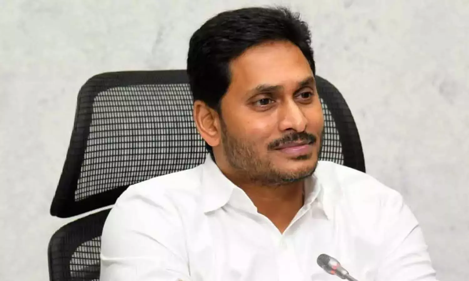 నేతల లెక్క: జగన్ అంటే మాటలకే పరిమితమా..! నేతల లెక్క: జగన్ అంటే మాటలకే పరిమితమా..!