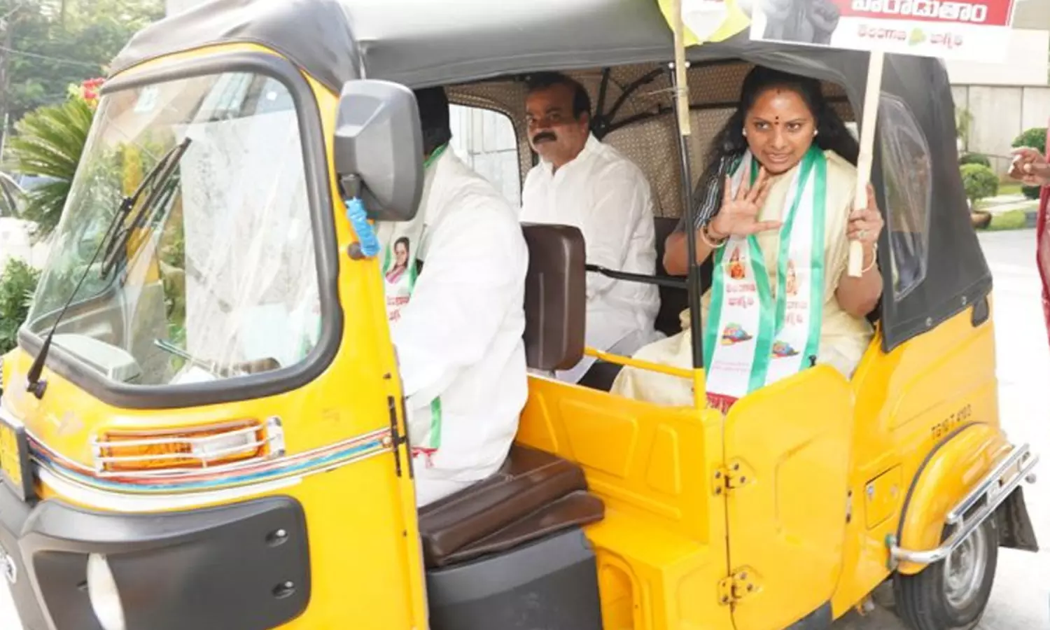 బీసీ బంద్ లో కవిత డ్రామా..? మానవహారం సక్సెసా..?