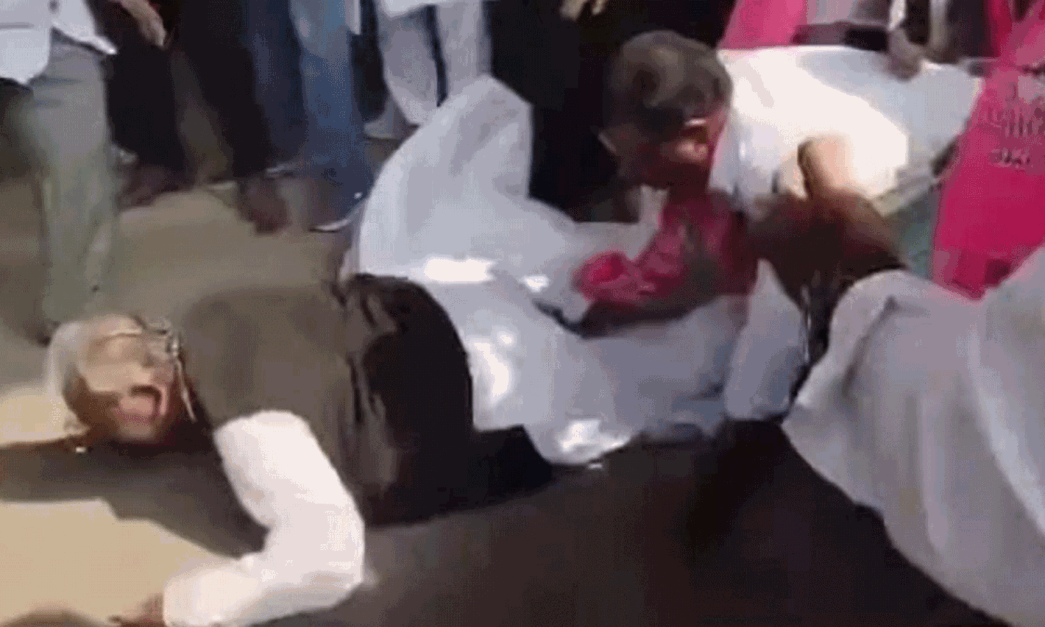 మనసు ముందుకు.. వయసు వెనక్కు: హనుమంతన్న రాజకీయం! మనసు ముందుకు.. వయసు వెనక్కు: హనుమంతన్న రాజకీయం!