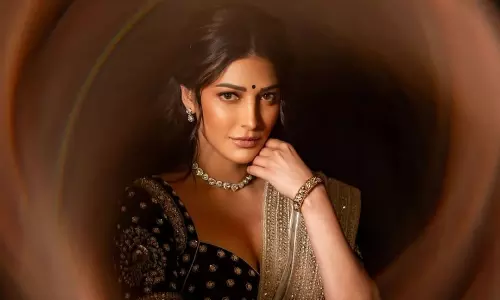 చీరకట్టులో సాంప్రదాయంగా మెరిసిన శృతిహాసన్!