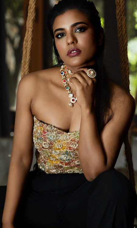 Aishwarya Rajesh Looks Awesome in Festive Dress