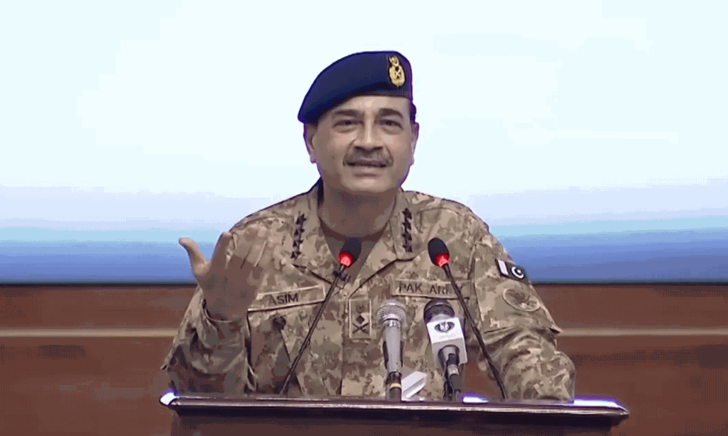 ఈయన చాలు... ప్రపంచ పటంపై పాక్ లేకుండా చేయడానికి ! ఈయన చాలు... ప్రపంచ పటంపై పాక్ లేకుండా చేయడానికి !