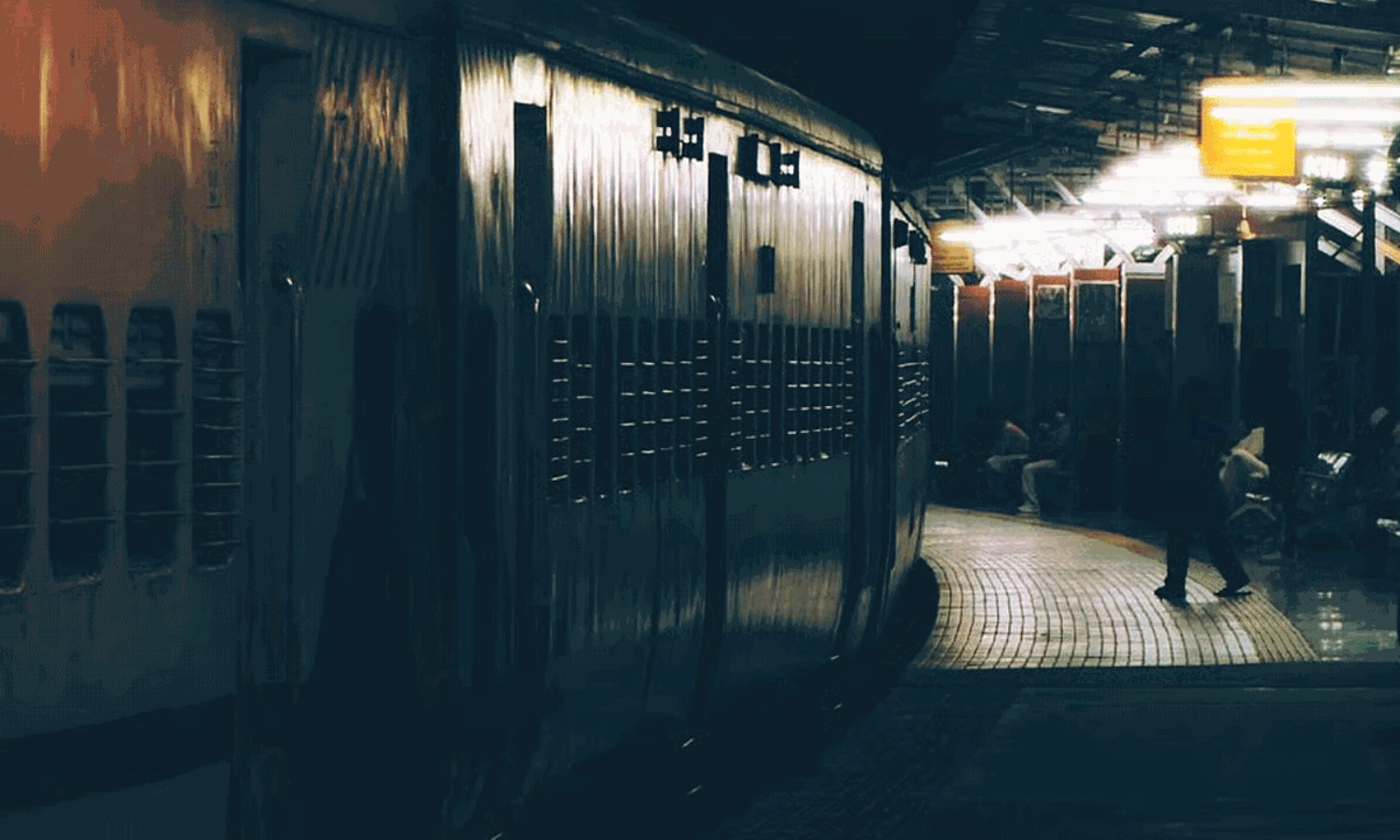 రైల్లో మహిళపై రే*ప్ కేసు... విచారణలో తెరపైకి సంచలన విషయాలు! రైల్లో మహిళపై రే*ప్ కేసు... విచారణలో తెరపైకి సంచలన విషయాలు!