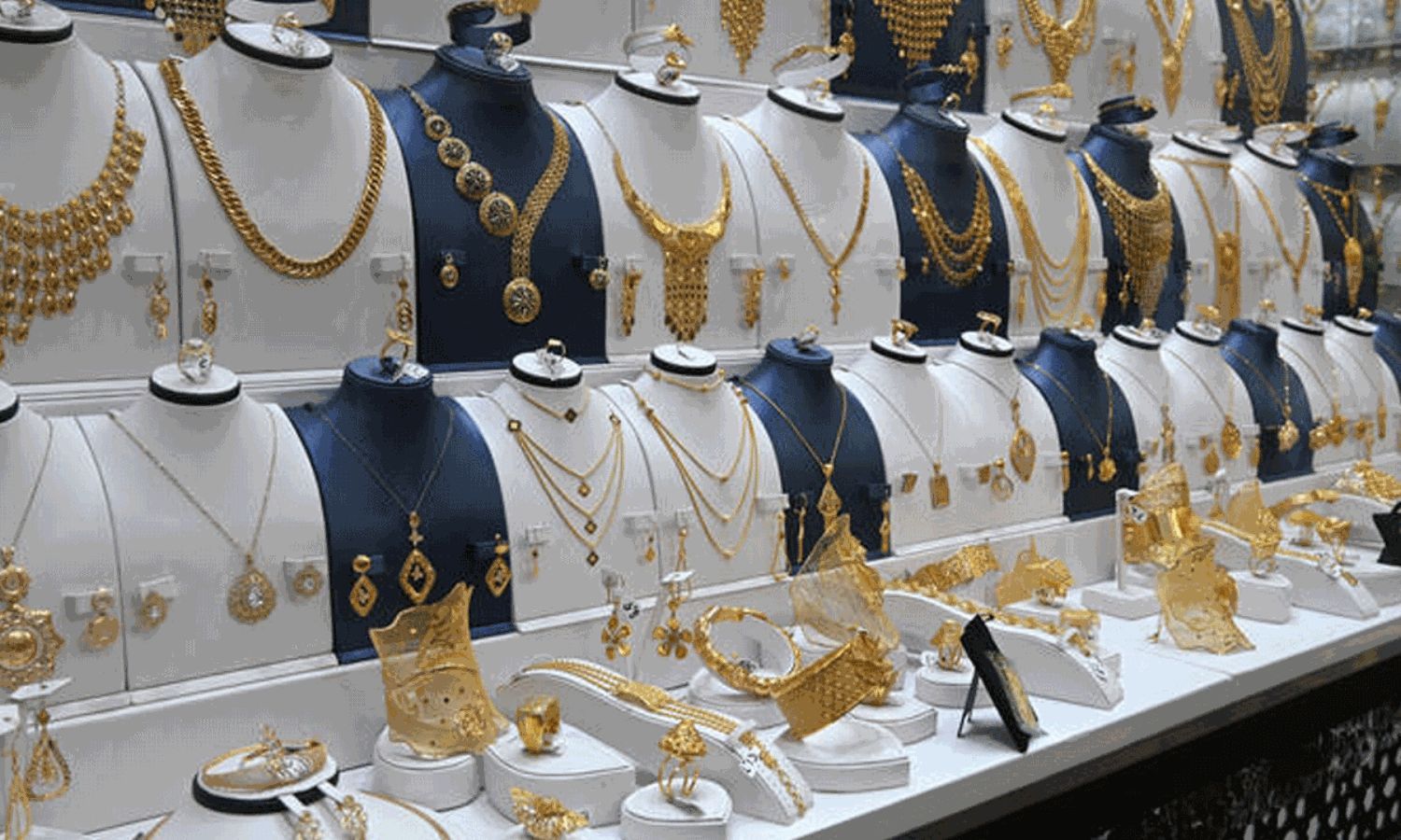 పెళ్లిళ్ల సీజన్ మొదలు.. అయినా ఆగని బంగారం పరుగులు..