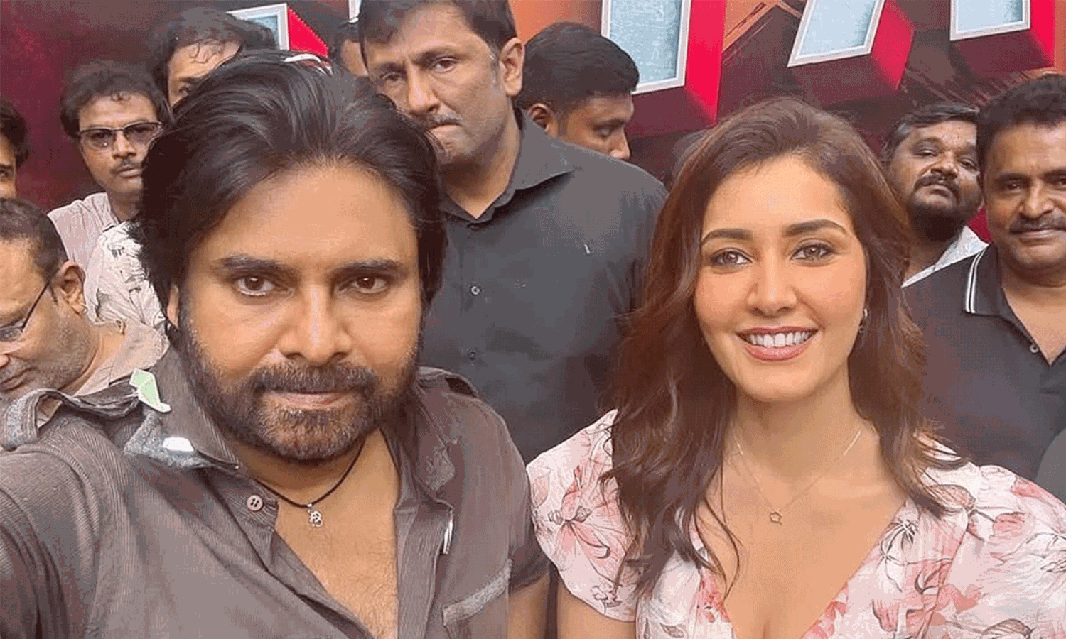 పవన్ పేరు... అది వినకుండానే రాశి ఓకే! పవన్ పేరు... అది వినకుండానే రాశి ఓకే!