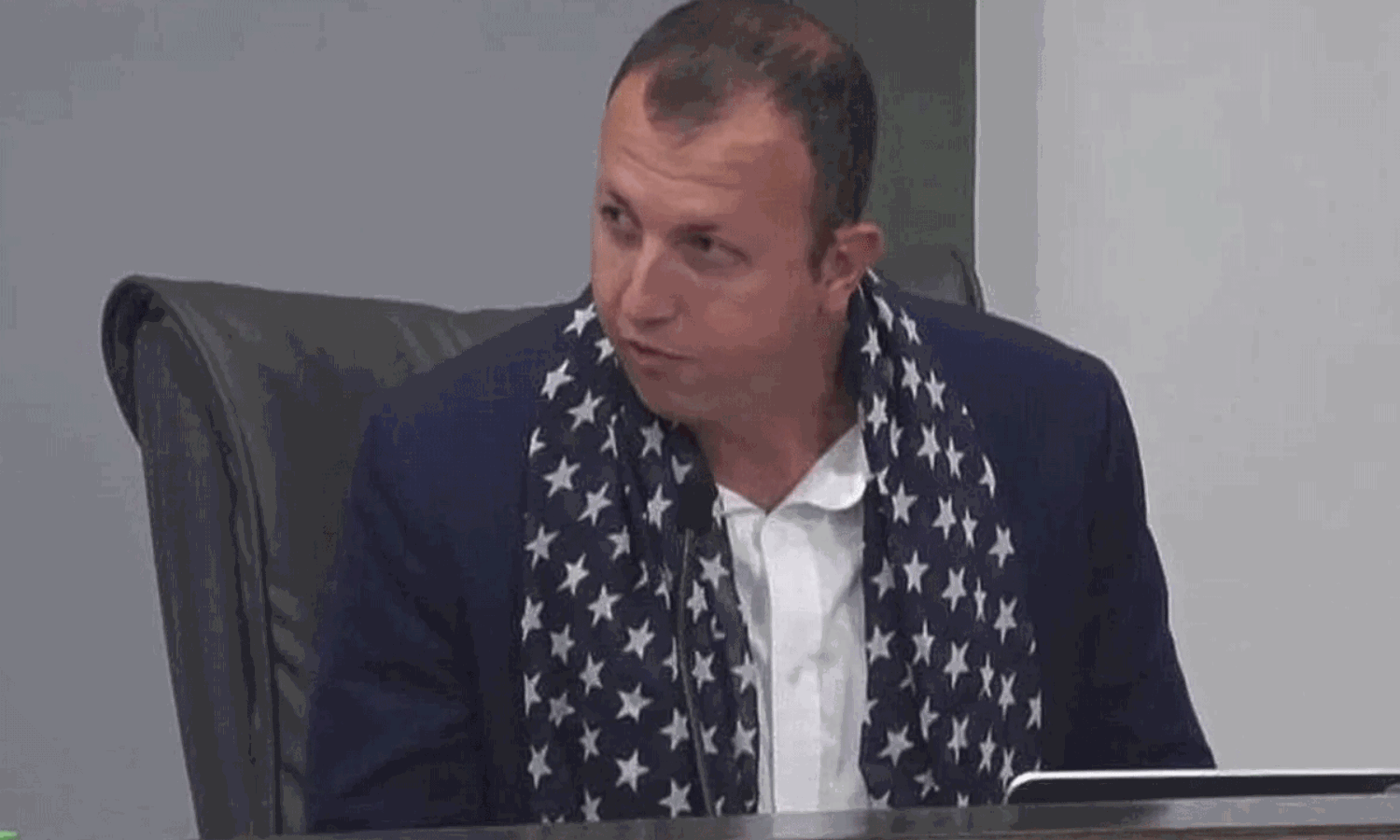 హాట్  టాపిక్... అమెరికాలోని భారతీయులందరినీ  బహిష్కరించాలి!