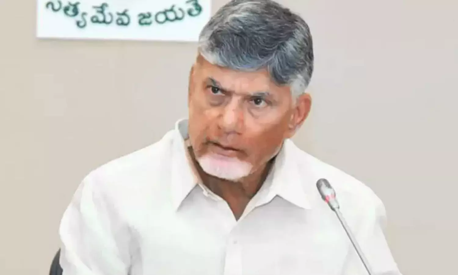 చంద్రబాబులో ఊహించని మార్పు..! ఉద్యోగ వర్గాల్లో విస్తృత చర్చ