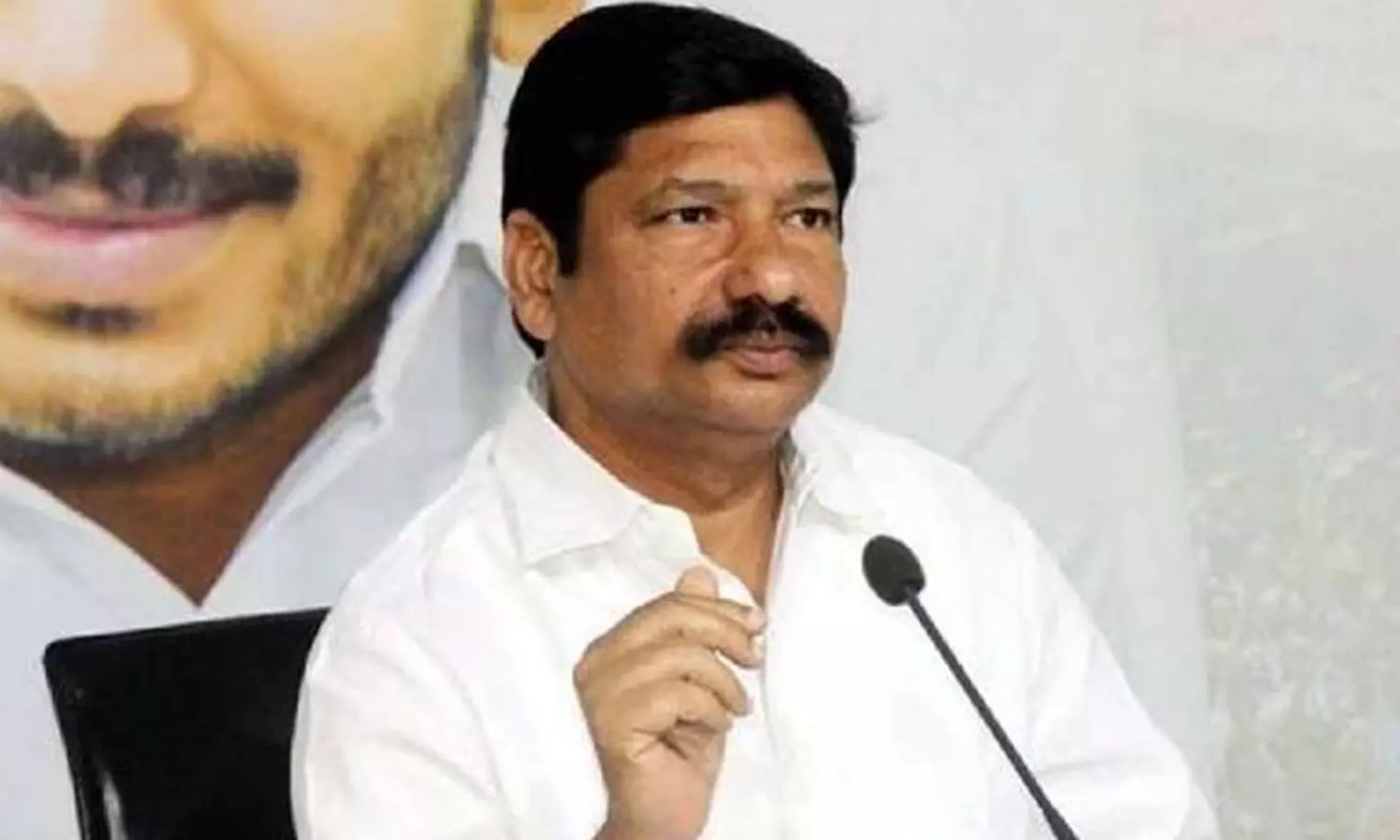 జోగిపై టీడీపీ స్కెచ్ ఏంటి? అరెస్టు లేకుండా టెన్షన్ పెట్టే వ్యూహమా? జోగిపై టీడీపీ స్కెచ్ ఏంటి? అరెస్టు లేకుండా టెన్షన్ పెట్టే వ్యూహమా?