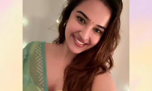 దీపావళి స్పెషల్.. దీపాల వెలుగుల్లో పూజిత!