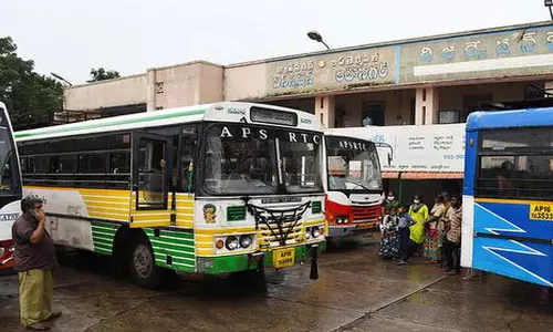నాన్ స్టాపులుగా మారుతున్న పల్లె వెలుగు బస్సులు.. ఇవన్నీ ‘స్త్రీశక్తి’ కష్టాలు