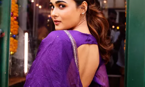 Arjun Reddy Actress Shalini Pandey Impresses In Saree
