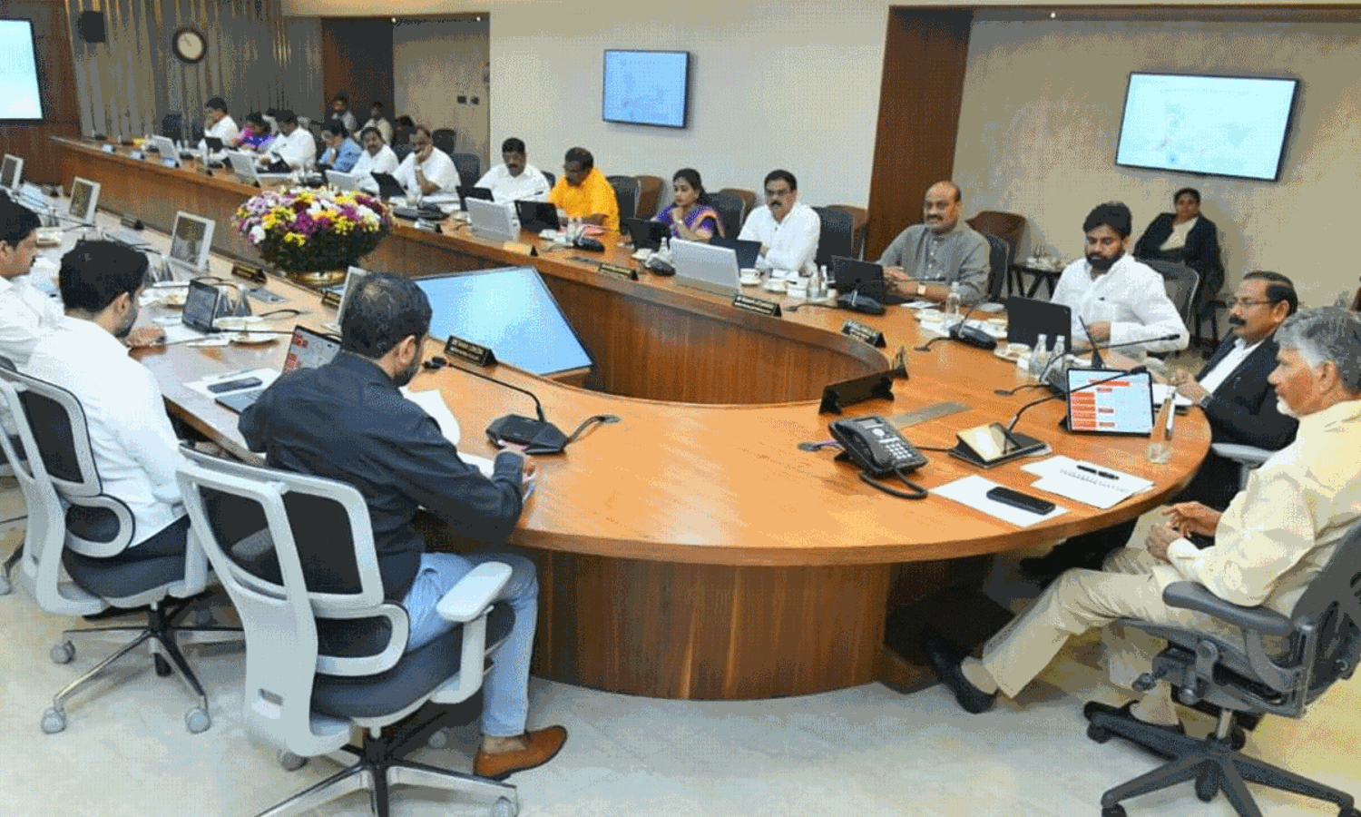 ఏపీ మంత్రుల‌కు తీరికేదీ.. క‌మిటీల‌పై క‌మిటీలు.. !