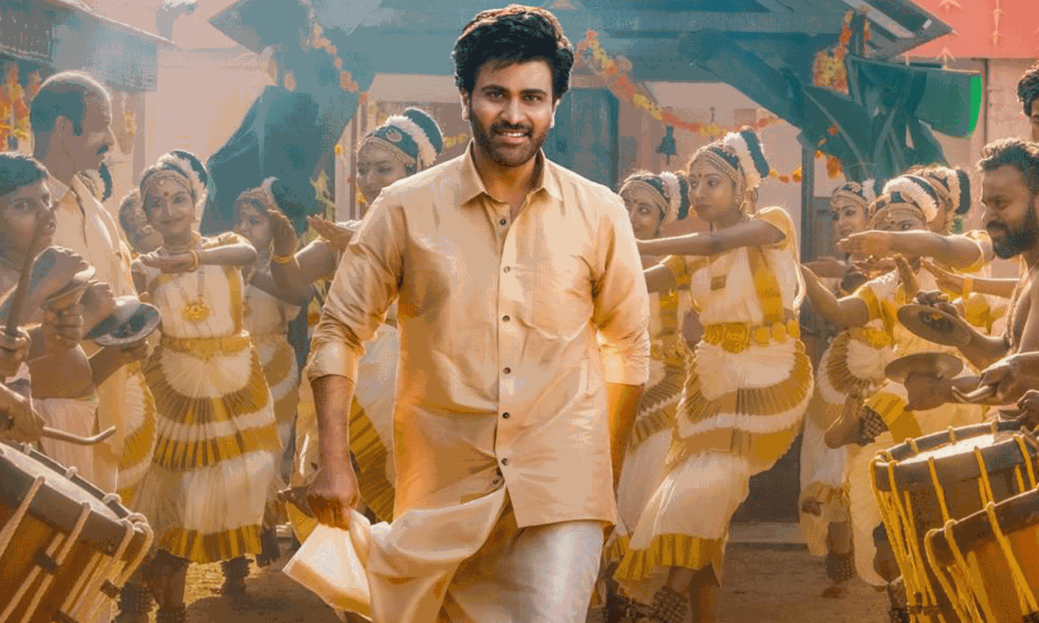 రేసులో ఉన్నానంటూ పోస్టర్ తో చెప్పేశాడుగా..! రేసులో ఉన్నానంటూ పోస్టర్ తో చెప్పేశాడుగా..!