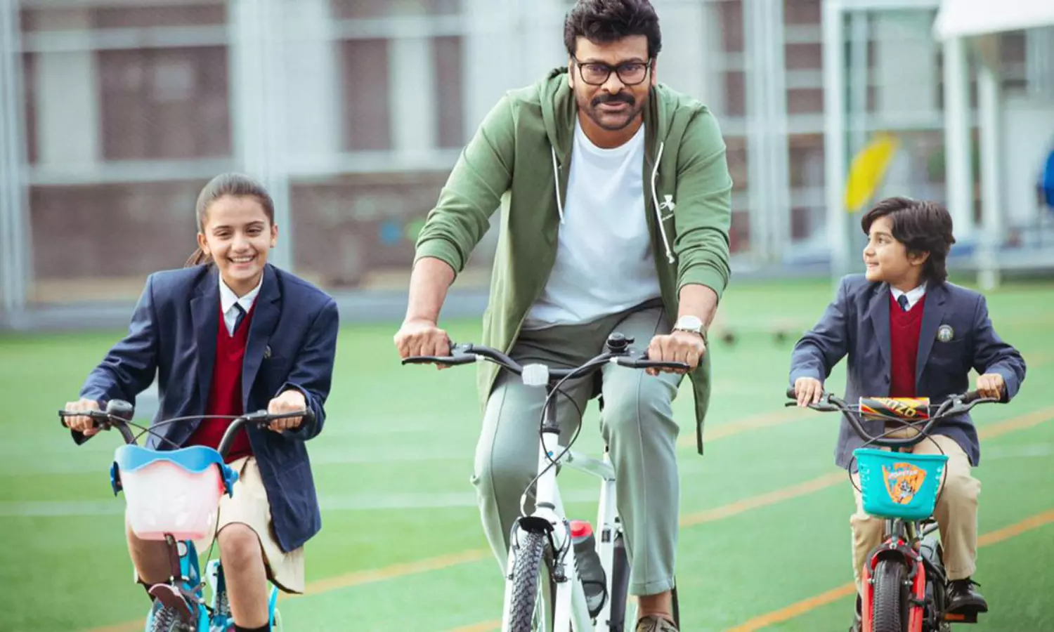 దీవాళీ పోస్టర్.. మెగాస్టార్ లుక్కు అదిరింది..!