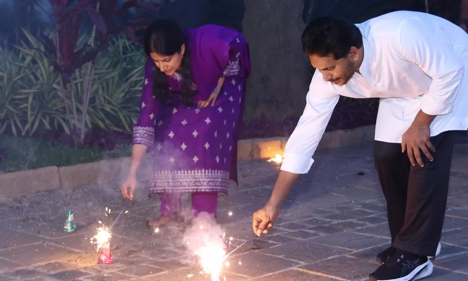 జగన్ ఇంట ఆనంద దీపావళి