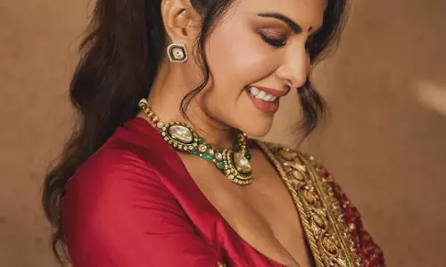 Jacqueline Fernandez Elegant Diwali Wishes in Traditional Look Jacqueline Fernandez Elegant Diwali Wishes in Traditional Look