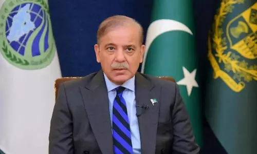 ఓ వైపు హిందువులను అడిగి చంపుతూ దీపావళి శుభాకాంక్షలు ఏంది షరీఫ్?