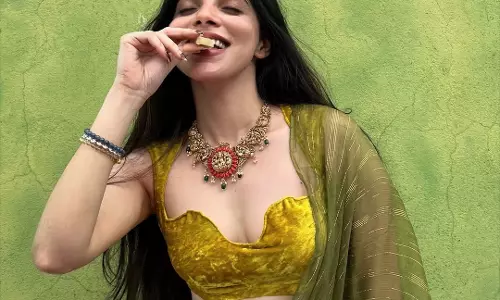 Divyabharathi Glows in Modern-Traditional Fusion This Festive Season