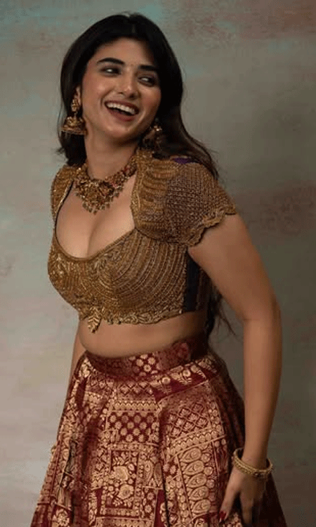 Pragya Nagra Shares Her Diwali Joy in Traditional Style
