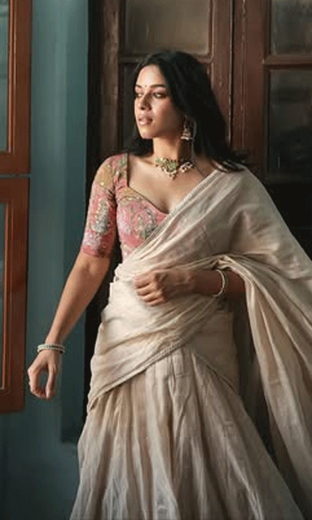 Mirnalini Ravi  Timeless Grace in Saree Elegance
