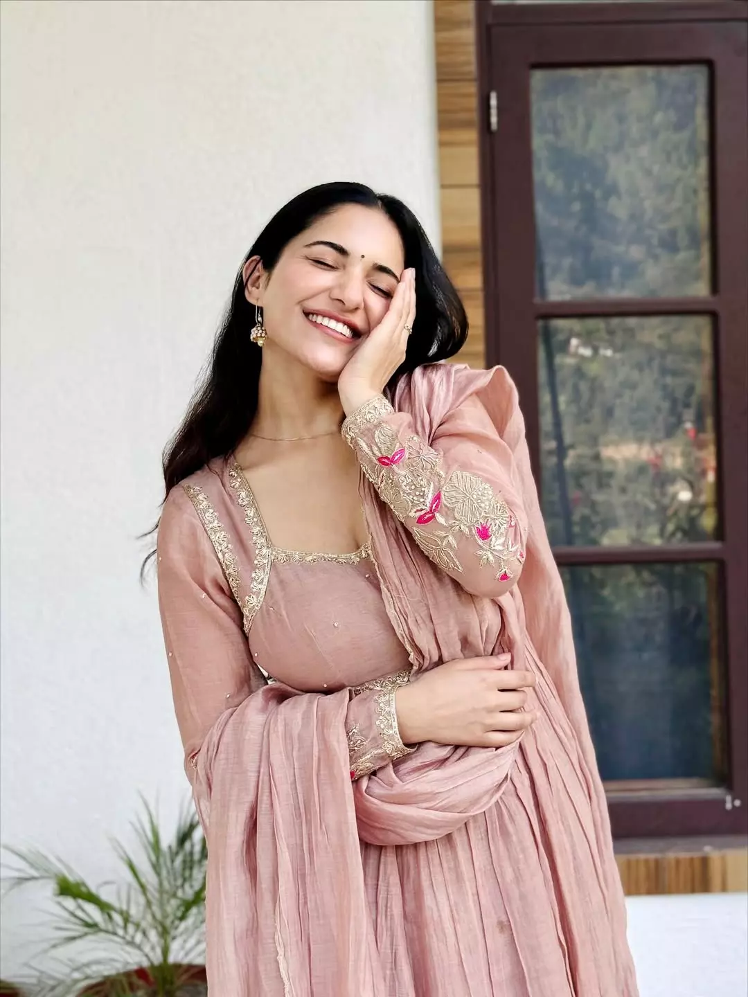 Ruhani Sharma’s Diwali Look Celebrates Soulful Simplicity