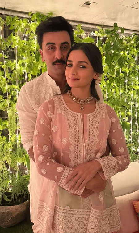Alia Bhatt and Ranbir Kapoor Celebrate Diwali with Family And Friends