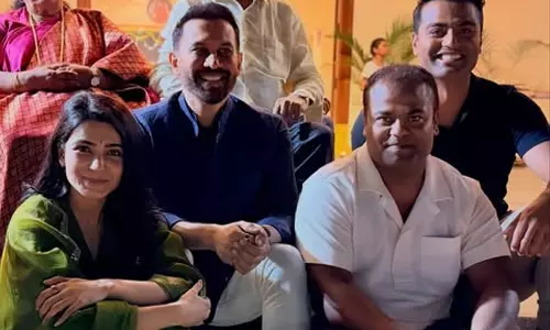 దర్శకుడు రాజ్ తో కుటుంబ సమేతంగా దీపావళి సెలబ్రేట్ చేసుకున్న సమంత..