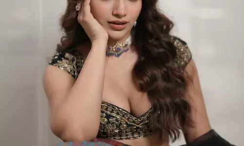 Jiyaa Shankar Sparkles in Style This Diwali