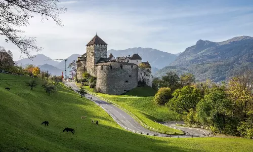 సొంత కరెన్సీ లేదు.. కానీ డెవలప్ లో బ్రిటన్ తో సమానం..